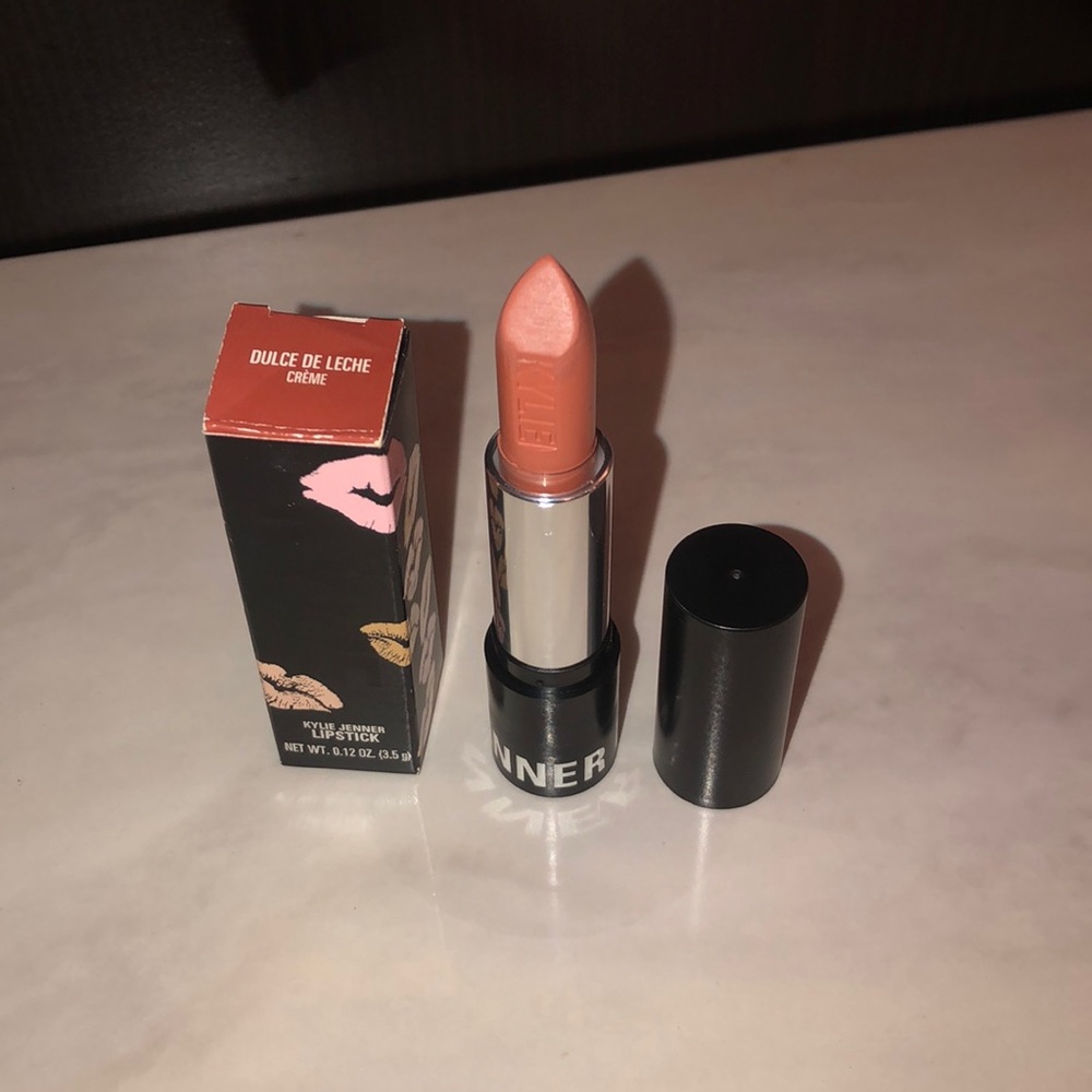 Kylie Jenner lipstick! Swatched once!